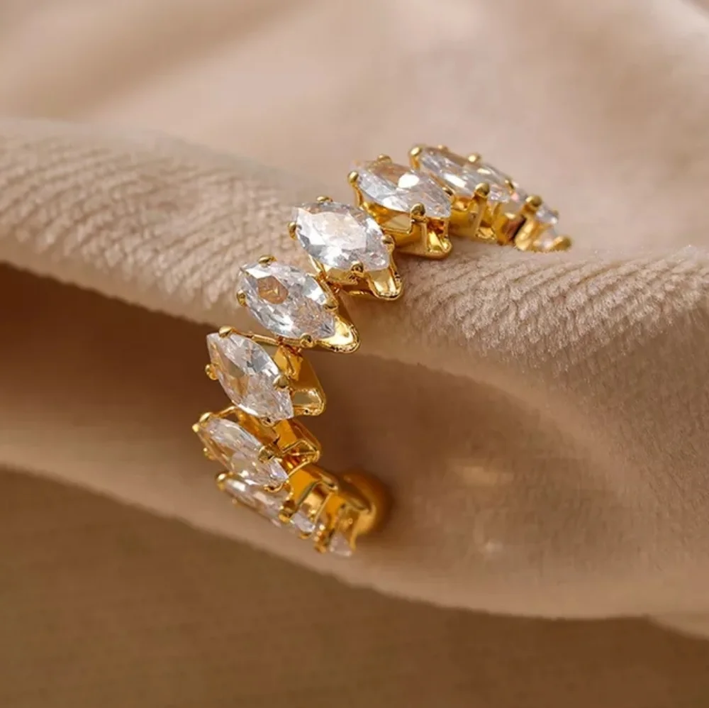Exquisite Open Ring - Picture 4 of 8